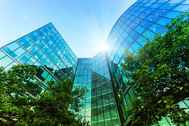 Tour de bureaux en verre — chantier de construction